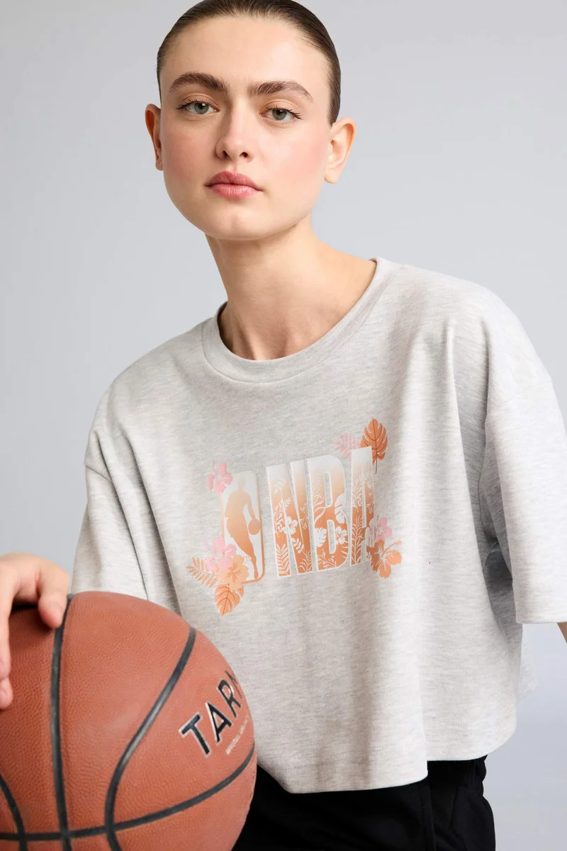 ديفاكتو NBA Licensed Relax Fit Crew Neck Short Sleeve T-Shirt