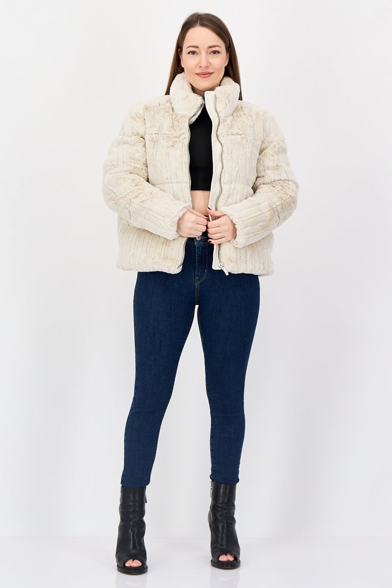 Bearpaw جاكيت شيربا ذو الملمس للنساء، كريمي - Image 4