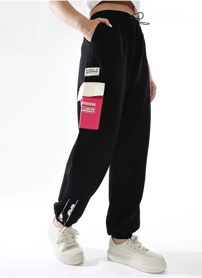هوبرهولمي Women Track Pants in Multicolor featuring Jogger fit with a colourblocked pattern, no sleeves, regular length, secured with elasicated + drawstring closure, crafted from terry – your go-to choice for effortless elegance.