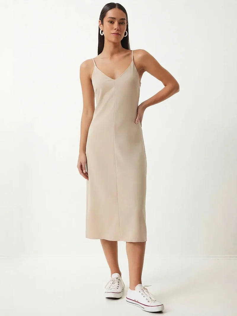 السعادة في إسطنبول ISTANBUL V-Neck Sleeveless Midi Slip Dress