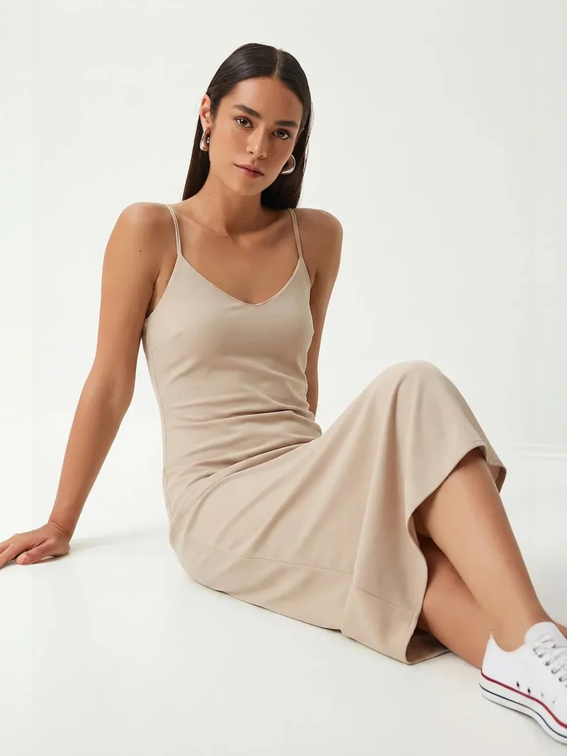 السعادة في إسطنبول ISTANBUL V-Neck Sleeveless Midi Slip Dress