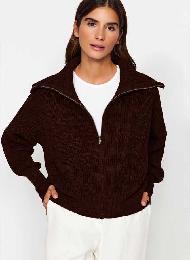 trendyol كارديجان محبوك بسحاب بياقة قابلة للطي بنمط واسع بني داكن - Image 1