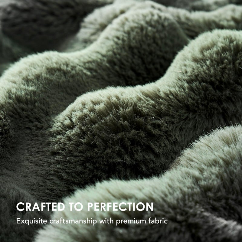 EVERGRACE Ultra Soft Luxury Fluffy Ridgeline Faux Rabbit Fur Throw Blanket  Thick Warm Bubble Throw for Bed  Cozy Plush Reversible Blankets for Couch  Chair  Sofa  Green  50x60 Inches  870 GSM - Image 4