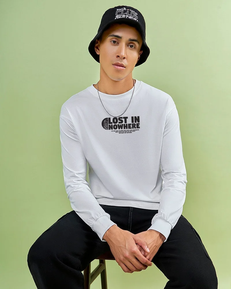 بيواكوف تيشيرت رجالي أبيض مطبوع برسومات ضائع في اللا مكان بقصة واسعة