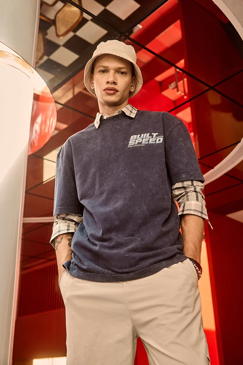 سنيتش تيشيرت واسع بطبعة جرافيك أزرق داكن