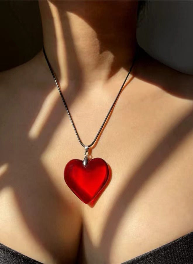 قلادة على شكل قلب - Image 1