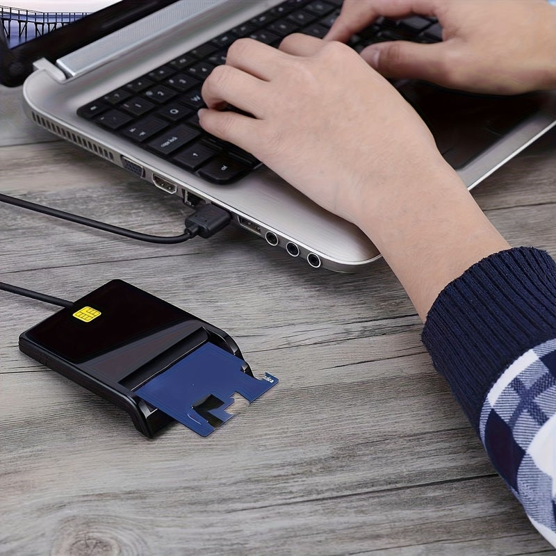 قارئ بطاقات USB-C ثلاثي الفتحات باللون الأسود، شحن سريع وصغير الحجم مع دعم SD وTF وSIM، متوافق مع أندرويد وiOS وويندوز وماك ولينكس والهواتف الذكية والأجهزة اللوحية وأجهزة الكمبيوتر المحمولة والمكتبية، مناسب للاستخدام المنزلي والمكتبي والسفر. - Image 2