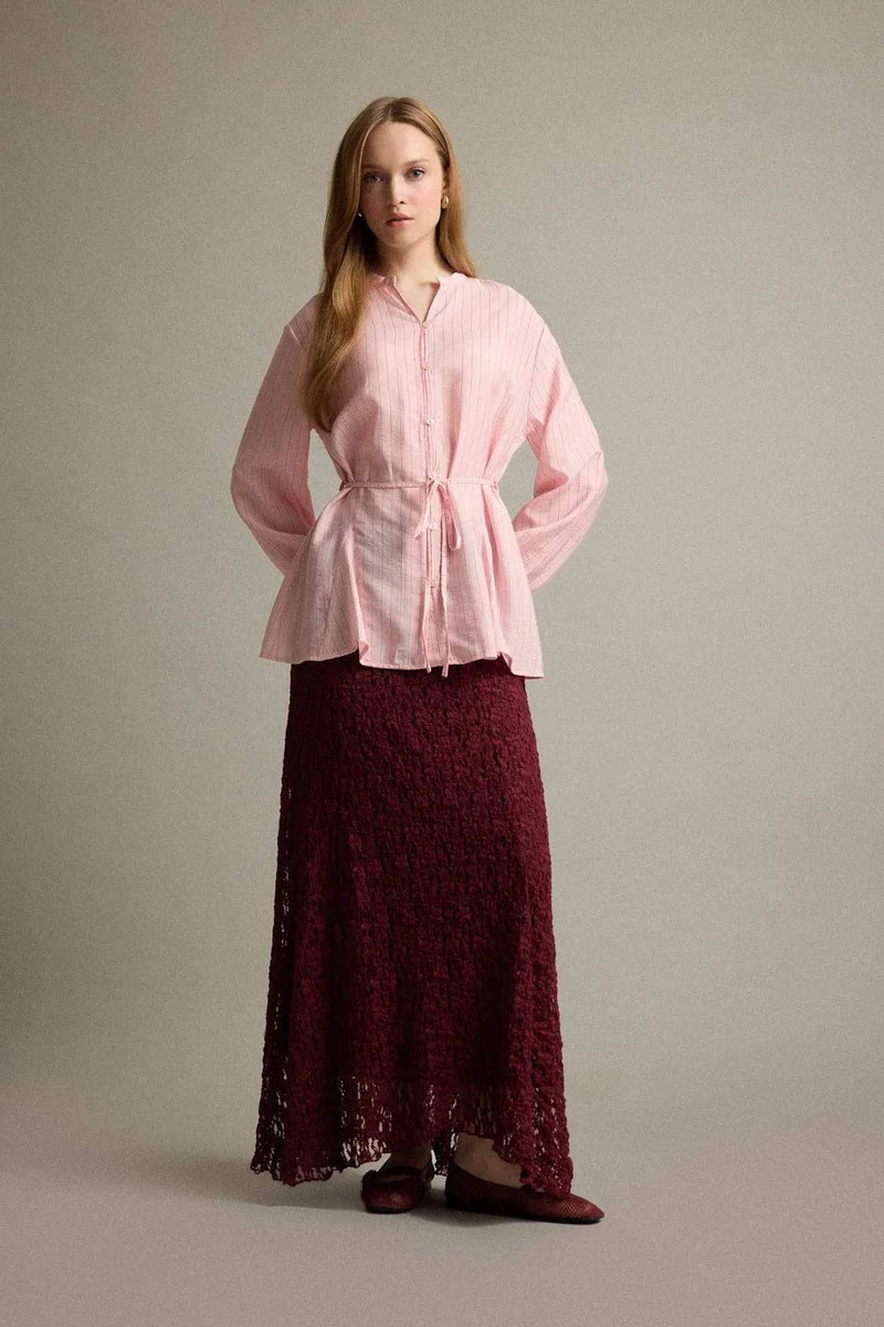 ديفاكتو A Cut Lace Maxi Skirt