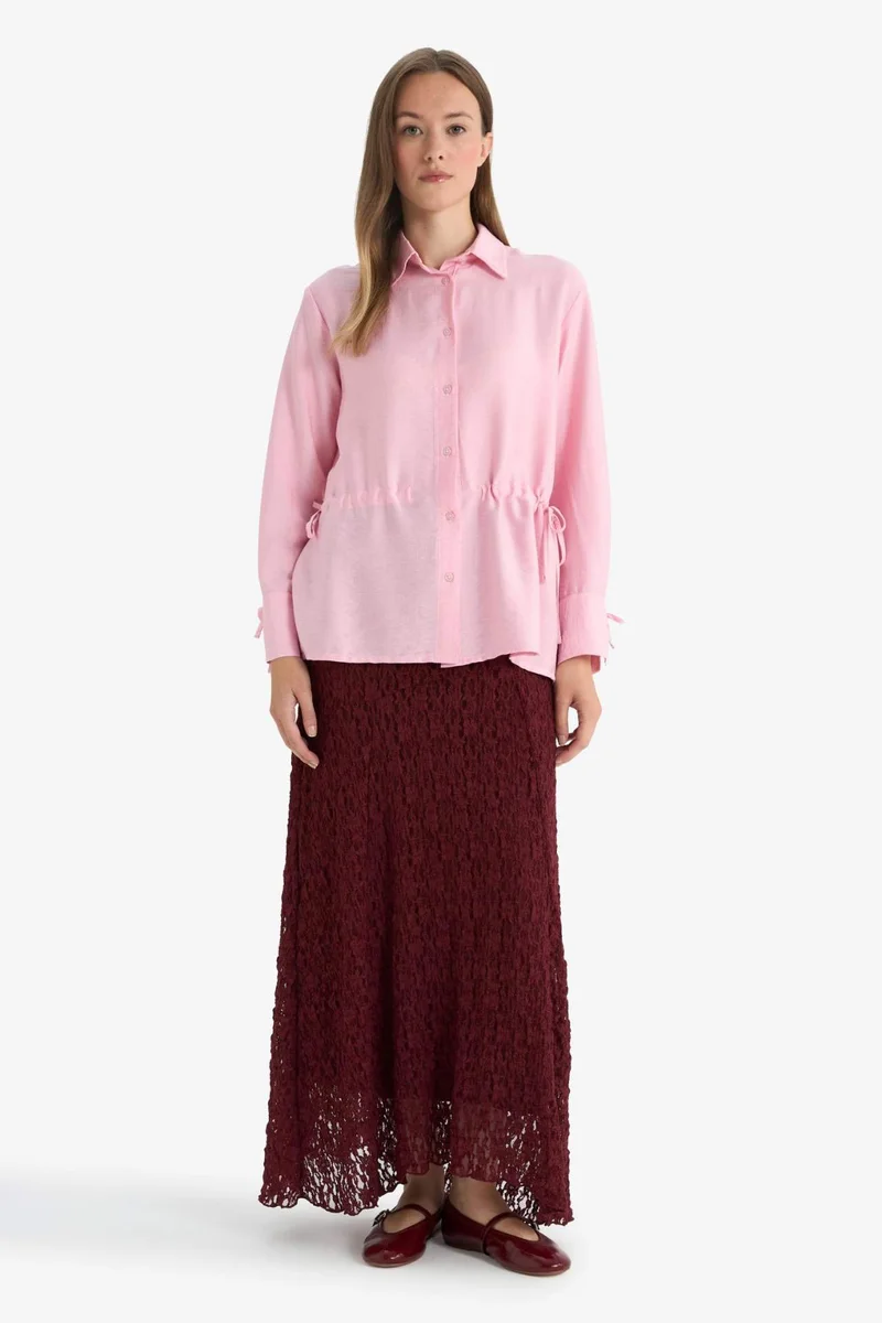 ديفاكتو A Cut Lace Maxi Skirt