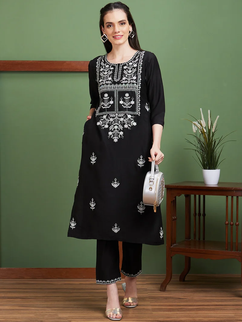globus Women Floral Embroidered Straight Thread Work Kurta With Trouser