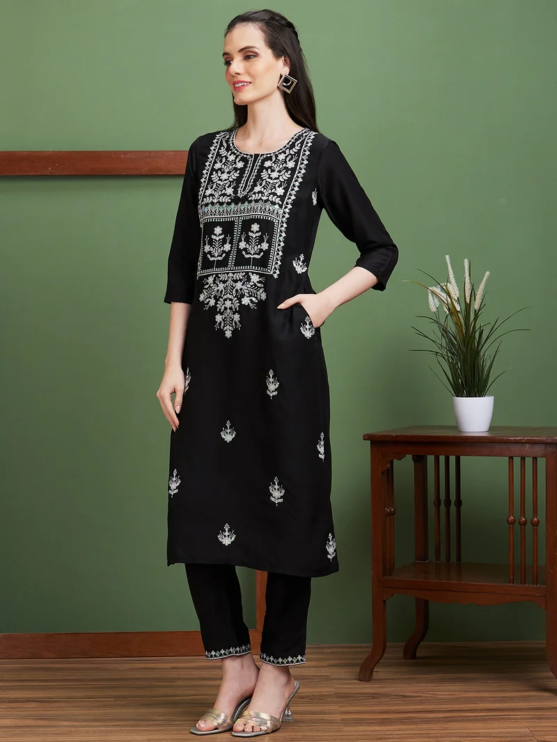 globus Women Floral Embroidered Straight Thread Work Kurta With Trouser
