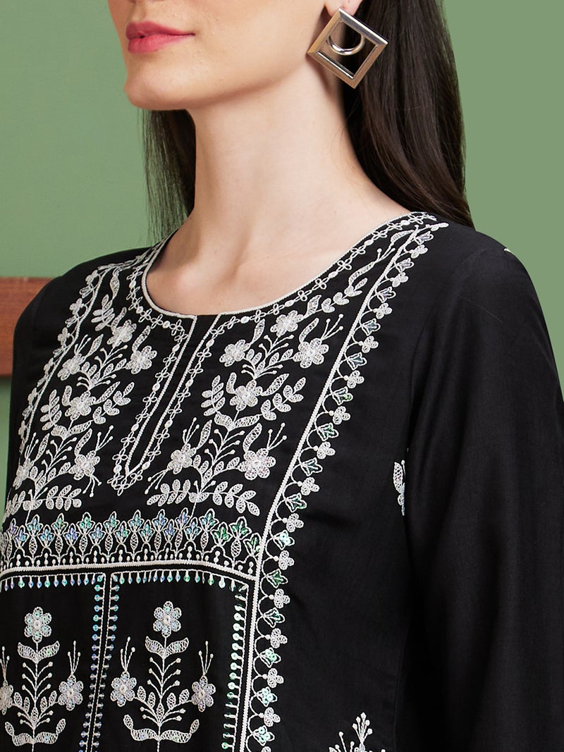 globus Globus Women Floral Embroidered Straight Thread Work Kurta With Trouser - Image 4