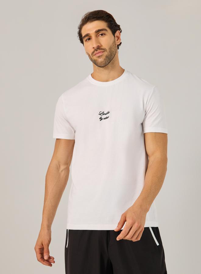 ستايلي تيشيرت مطرز بياقة عادية بقصة منتظمة - Image 1