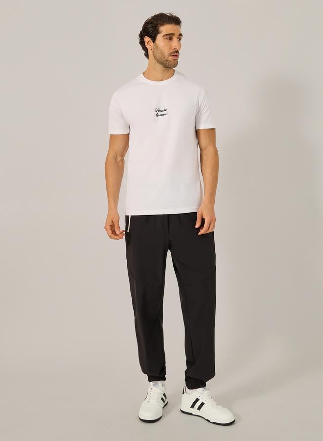 ستايلي تيشيرت مطرز بياقة عادية بقصة منتظمة - Image 2