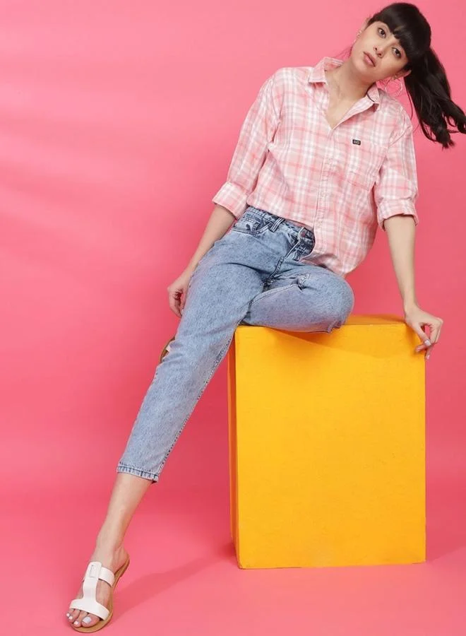 مرفوعة جينز نسائي فري هاند أزرق بقصة موم فيت وغسيل حمضي