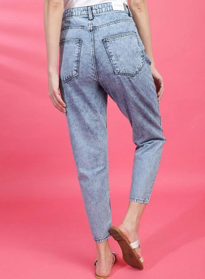 مرفوعة جينز نسائي فري هاند أزرق بقصة موم فيت وغسيل حمضي