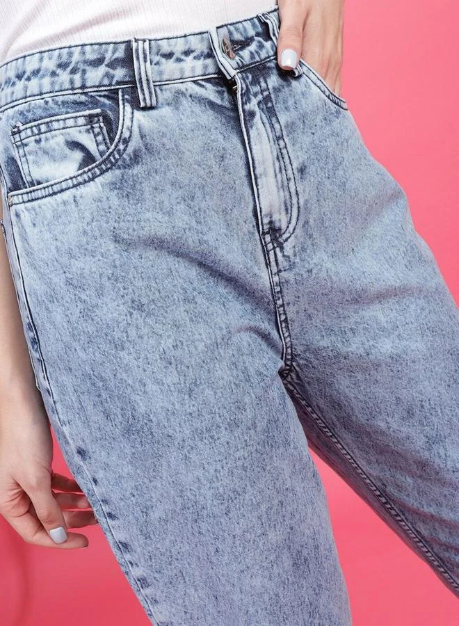 مرفوعة جينز نسائي فري هاند أزرق بقصة موم فيت وغسيل حمضي