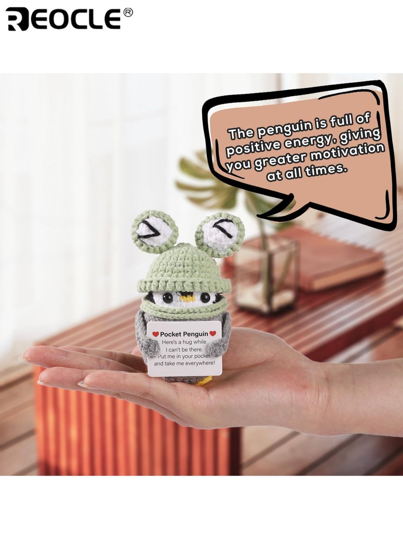 ريوكل دمية البطريق محبوك في قبعة الضفدع مع بطاقة إيجابية الصوف لعبة الجيب التشجيع هدية التخرج هدية مناسبة للديكور المنزلي رفيق يومي مثالي للأصدقاء للجنسين البالغين الأطفال - Image 3