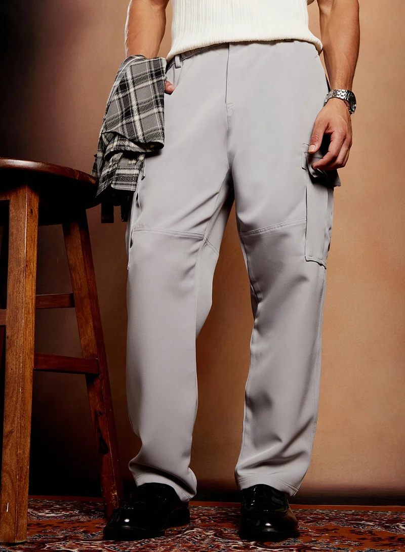 Campus Sutra Campus Sutra Men's Coin Grey Straight-Fit Cargo Trousers For Casual Wear | Mid-Rise | Relaxed Fit | Button Closure | Cargo Pants Crafted With Comfort Fit For Everyday Wear