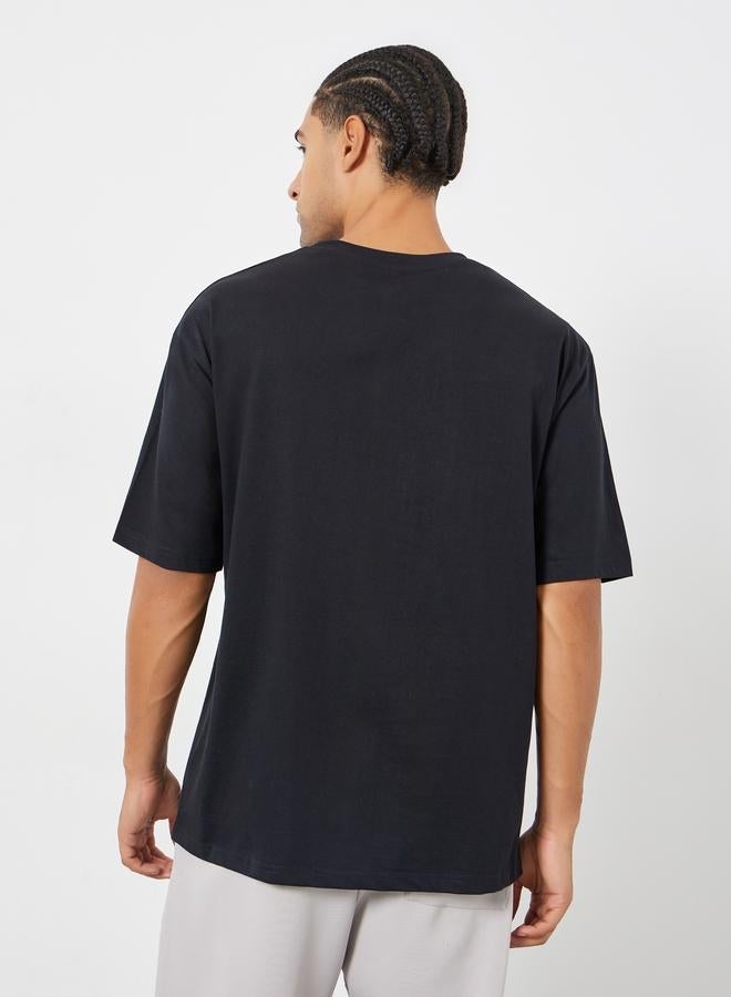 Styli Men Black Oversized Slogan Print T-Shirt - Image 5