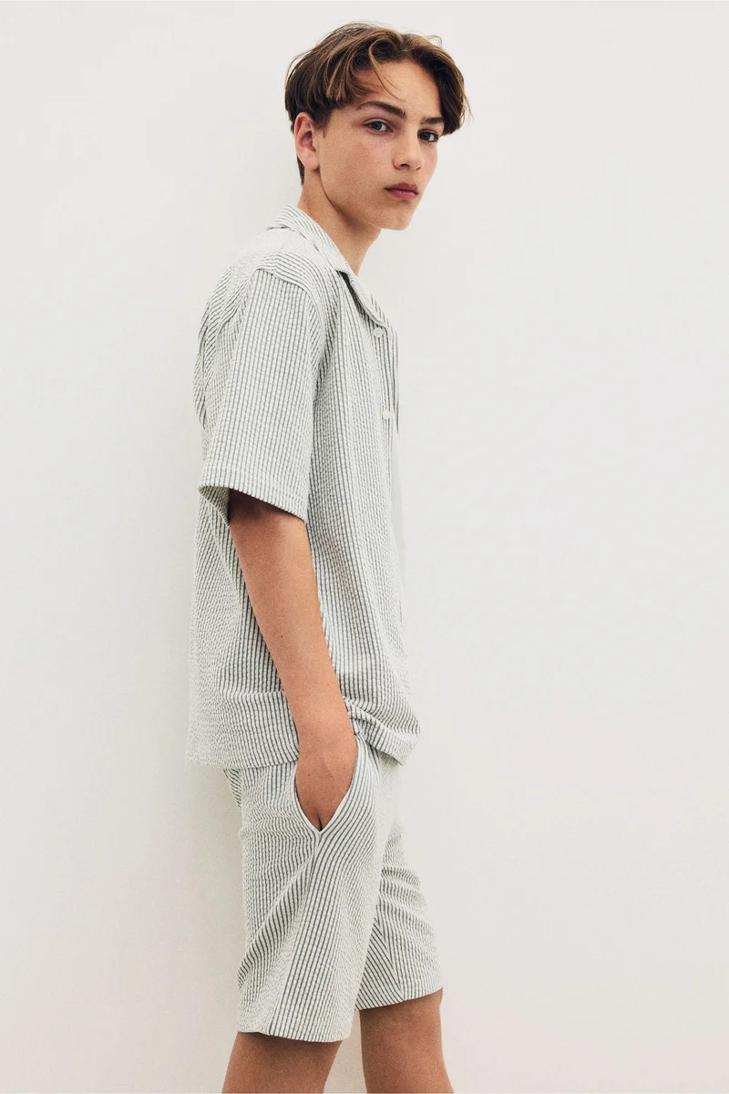 H&M 2-piece shirt and shorts set