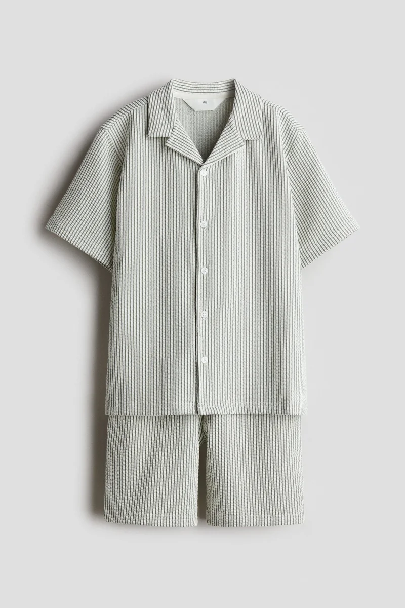 H&M 2-piece shirt and shorts set