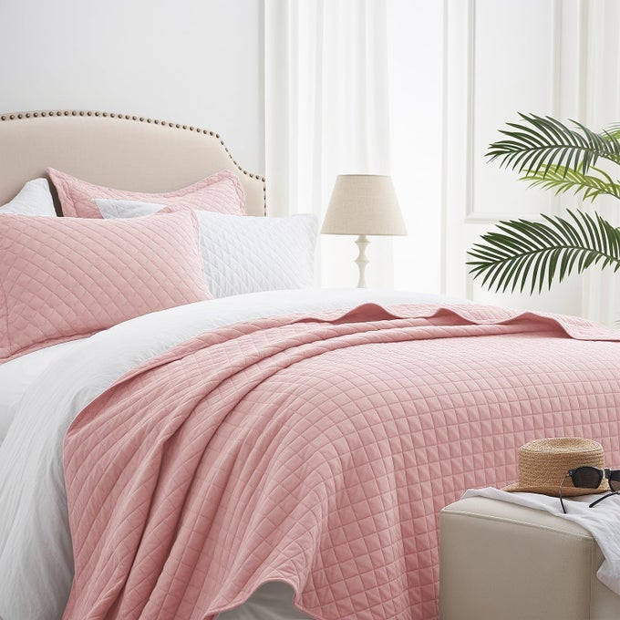 TWIN QUILT BEDDING SET PINK LIGHTWEIGHT COMFORTER BEDSPREAD BLANKET TWIN SIZE QUILT DURABLE QUILTED STITCHING COVERLET WITH 1 PILLOW SHAM IN DIAMOND PATTERN ALL SEASONS 2PCS KIDS GIRL