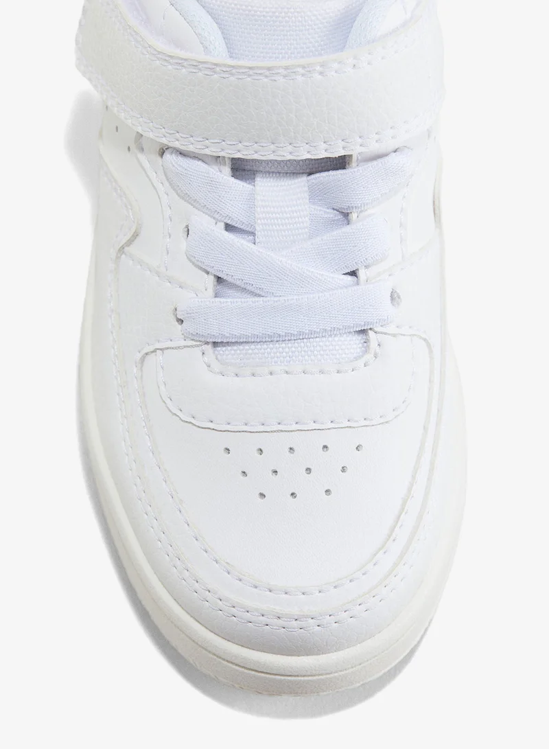 اتش اند ام حذاء رياضي