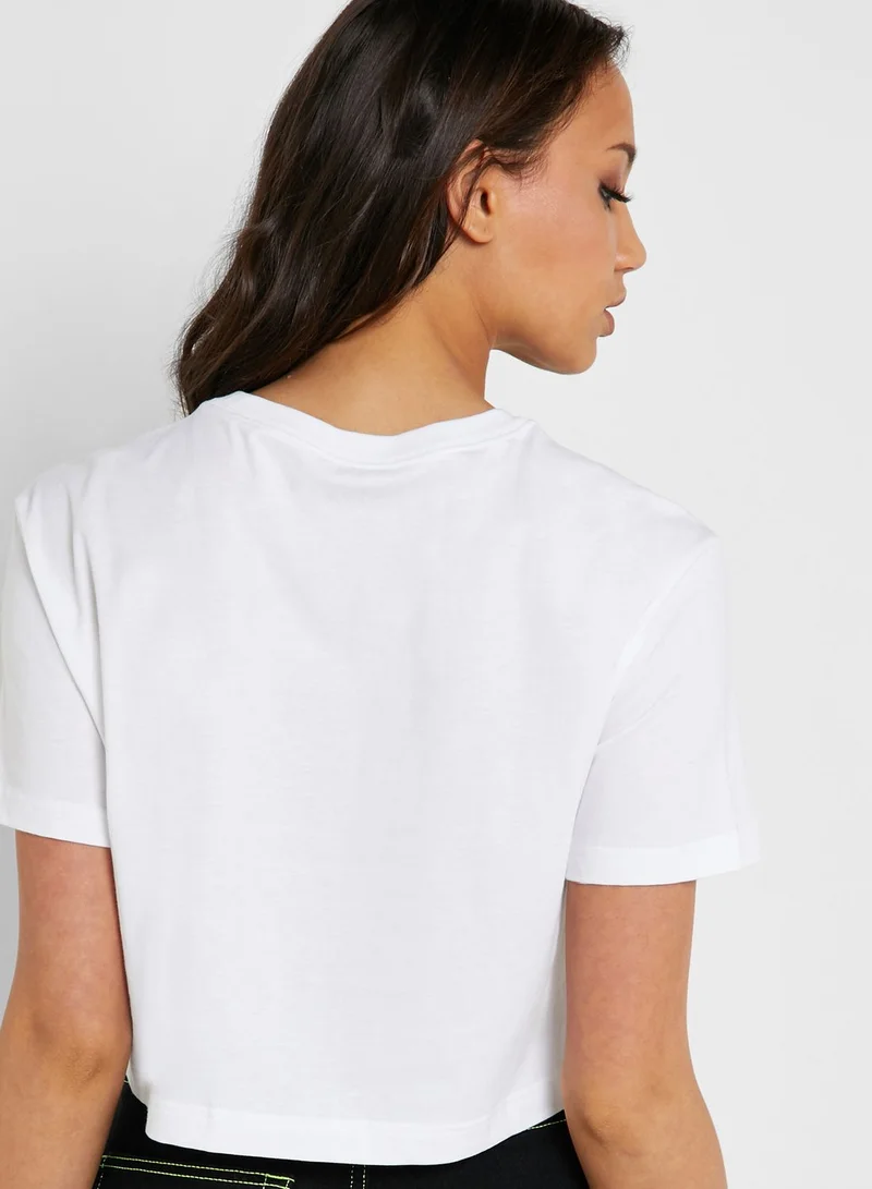 Nike Essential Futura Icon Cropped T-Shirt