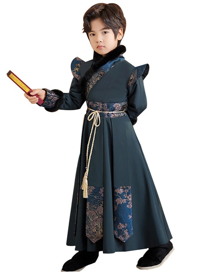 ليانغ سان تشي الصبيان يرتدون الزي الصيني التقليدي، والأطفال يرتدون الزي العسكري القديم - Image 1