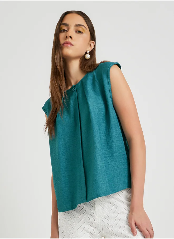 Styli Solid Pleated Sleeveless Round Neck Top