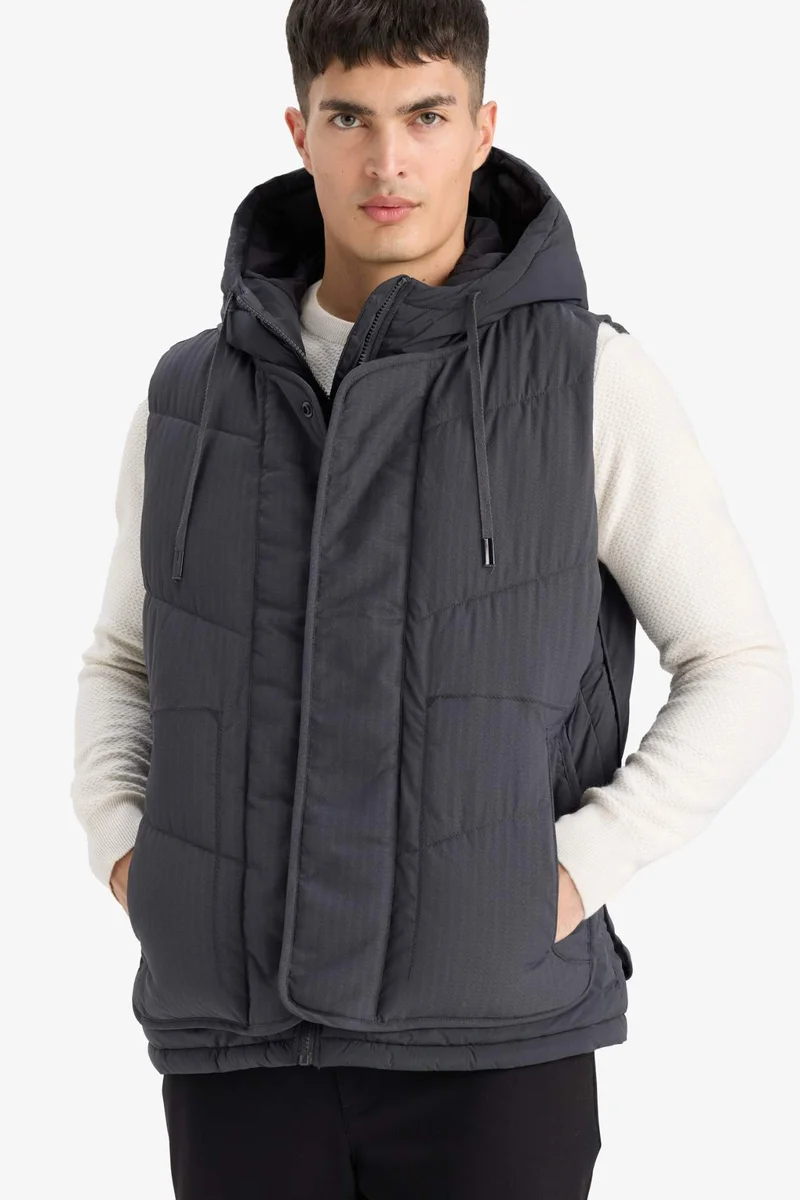 ديفاكتو Regular Fit Hooded Zipper Puffer Vest