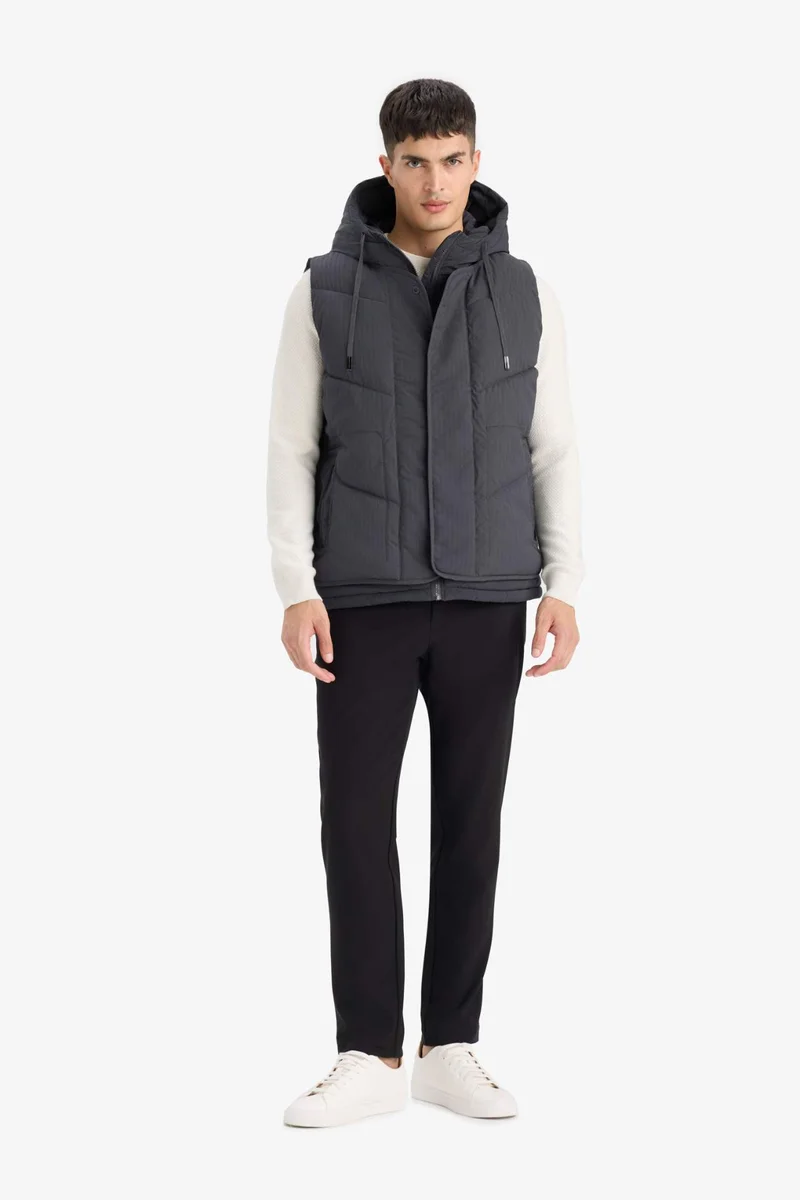 ديفاكتو Regular Fit Hooded Zipper Puffer Vest