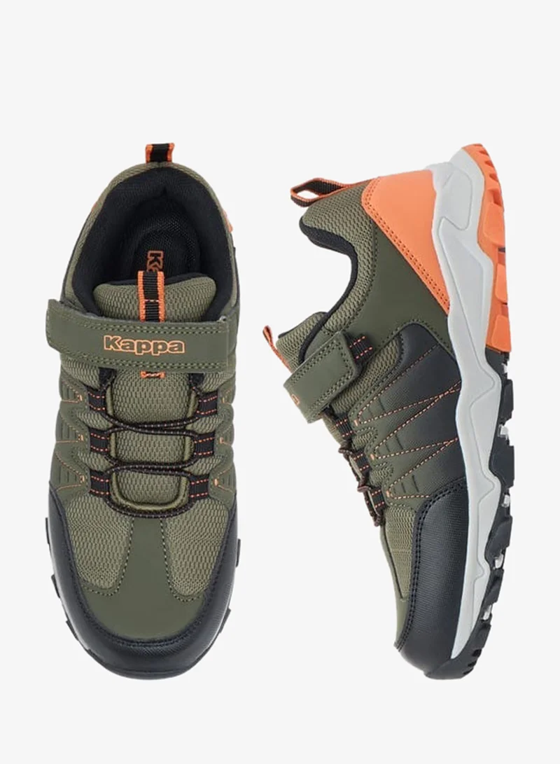 كابا حذاء رياضي للأولاد بتفاصيل شريط لاصق وإغلاق بخطاف وحلقة