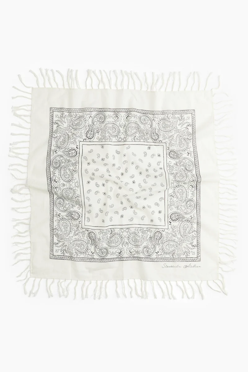 اتش اند ام وشاح قطني مزيّن بشرّابات