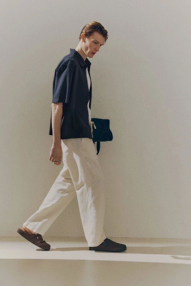 اتش اند ام قميص بأكمام قصيرة من مزيج الكتان بقصة واسعة