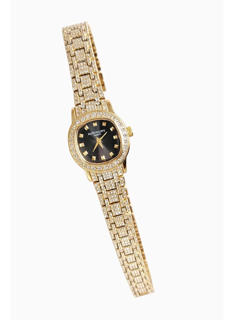 ساعة يد نسائية فاخرة ذهبية بقرص أسود وإطار مرصع بالكريستال