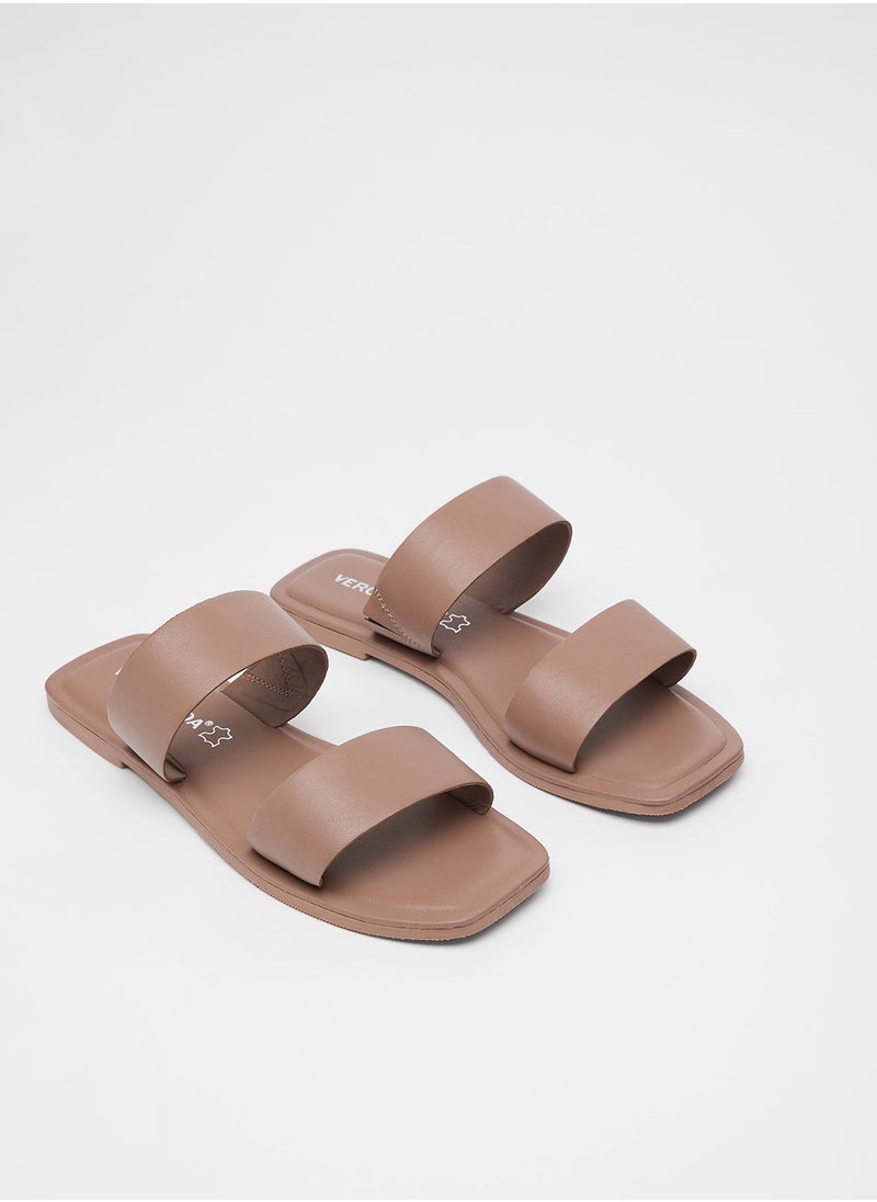 Leather Sandals - pzsku/Z96E9ABF2DA60359CBB9BZ/45/_/1648740398/e06be296-4cbf-4d23-835f-69afb5f503b5