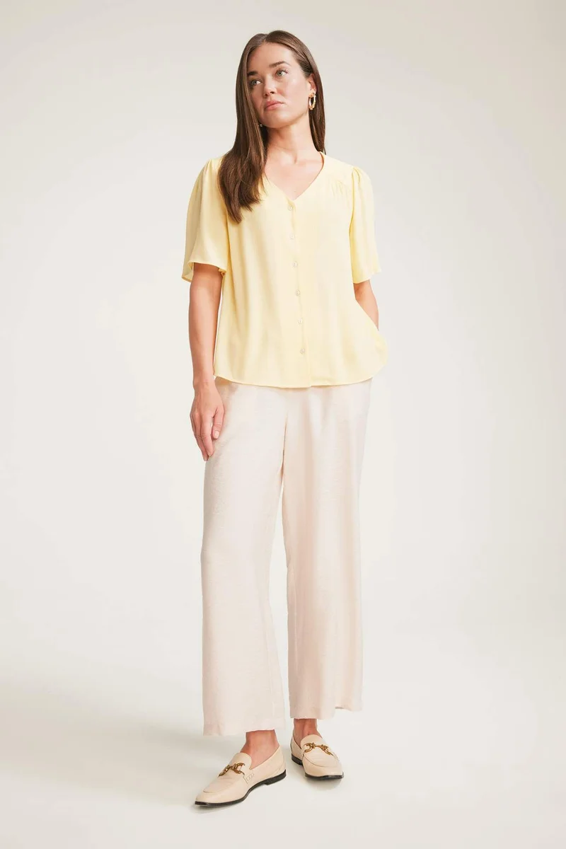 ديفاكتو Regular Fit V-Neck Crinkle Viscose Short Sleeve Shirt