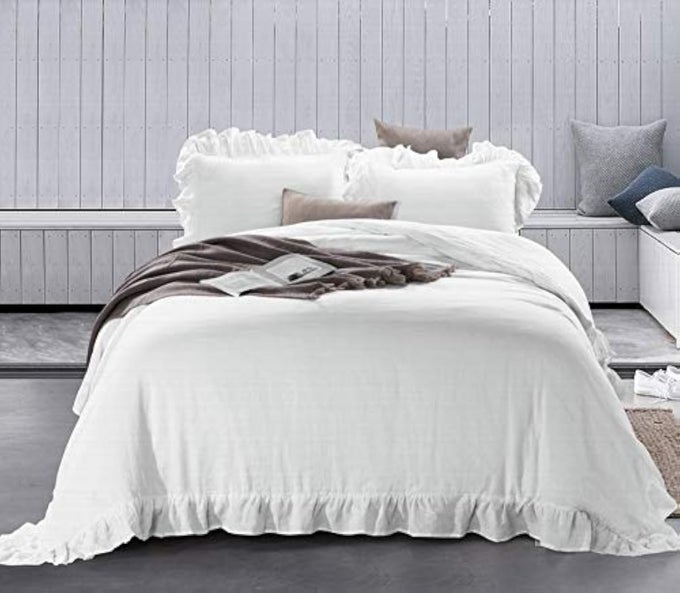 100 STONE WASHED FRENCH LINEN DUVET COVER SET 3 PIECES SUPER SOFT KING SIZE 104 INCHES X 92 INCHES SHAMS 20 INCHES X 36 INCHES RUFFLED STYLE BUTTON CLOSURE CORNER TIES WHITE