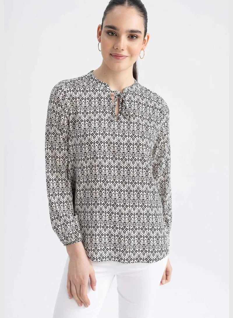 ديفاكتو Regular Long Sleeve Regular Fit Frilled Neck Blouse