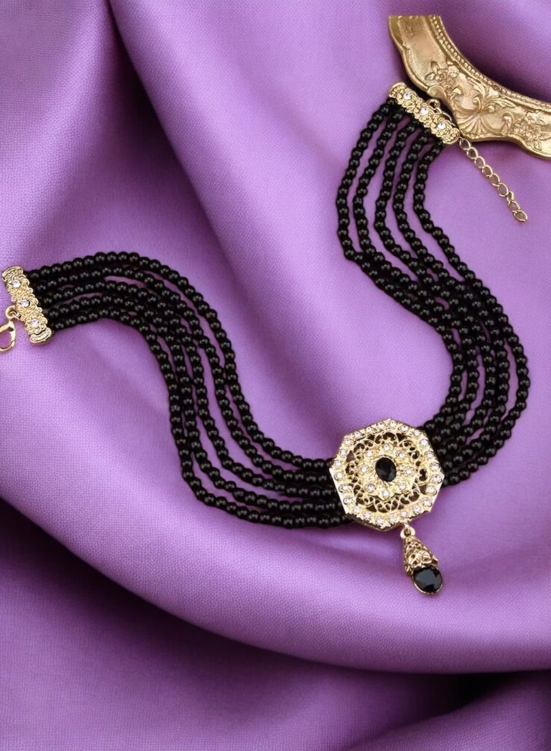 ANUM BY MUNA Luxurious pearl and gold detail necklace, handcrafted - Image 2