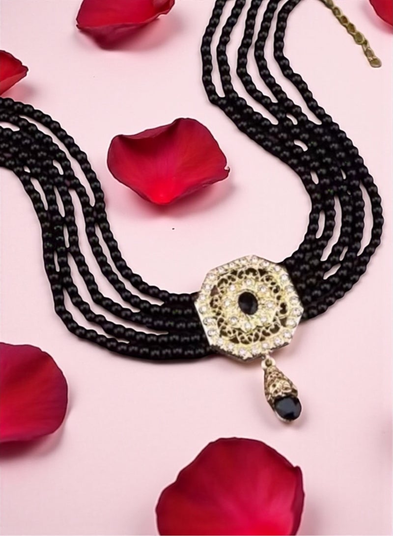 ANUM BY MUNA Luxurious pearl and gold detail necklace, handcrafted - Image 3