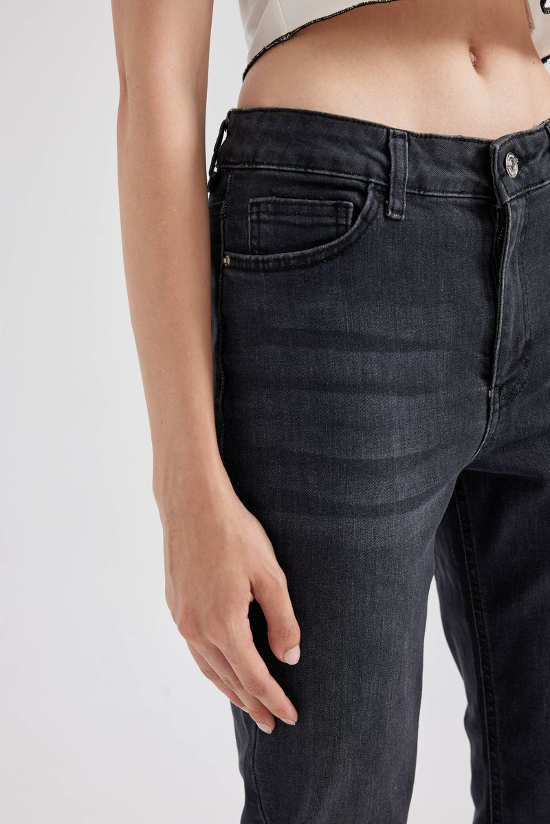 DeFacto Woman Rebeca Skinny Fit Normal Waist Narrow Leg Long Length Jeans - Image 4