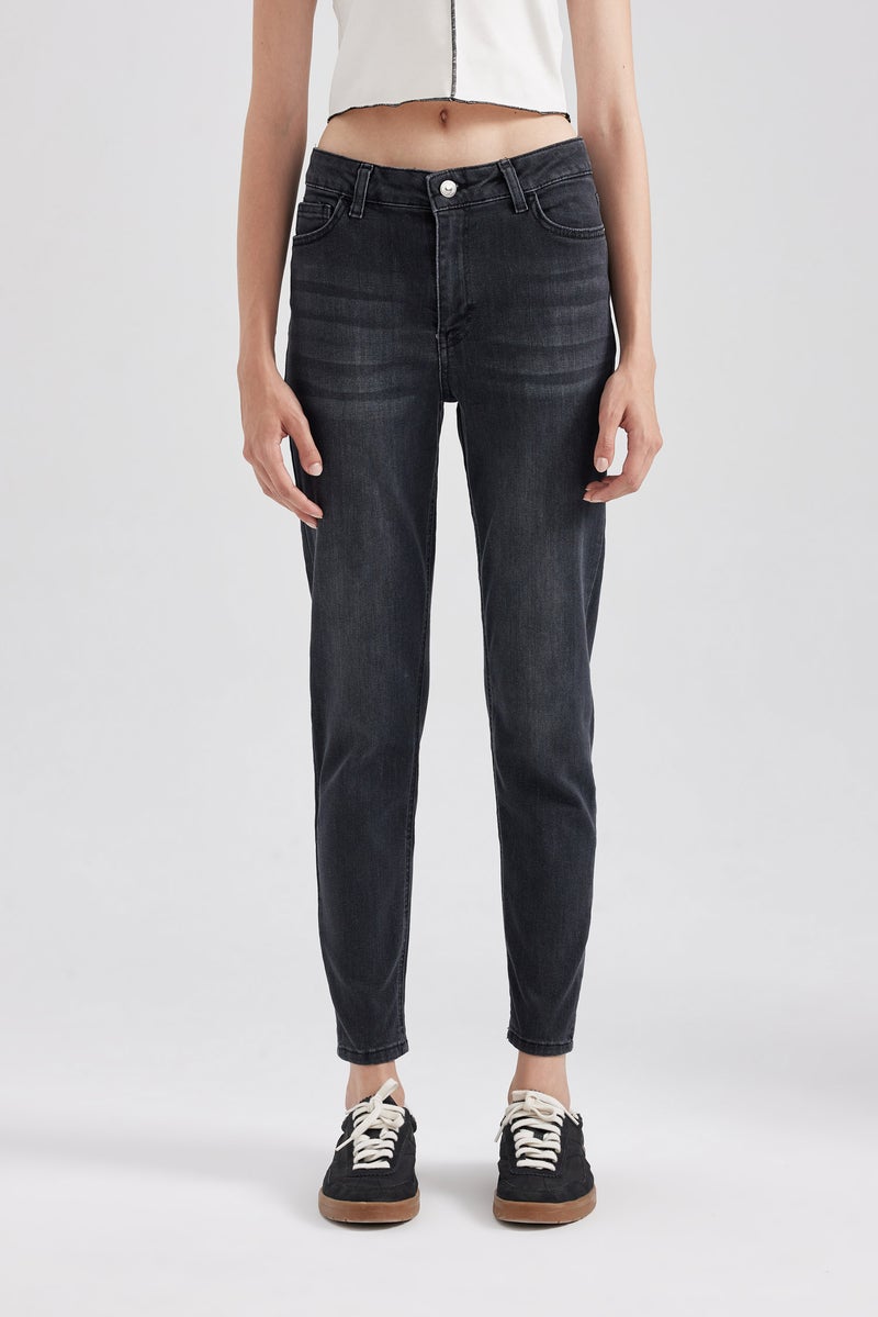 DeFacto Woman Rebeca Skinny Fit Normal Waist Narrow Leg Long Length Jeans - Image 1