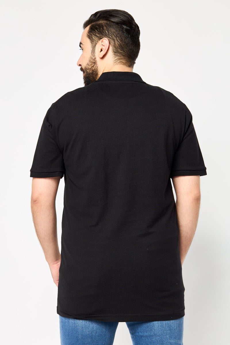 JOHN RICHMOND تي شيرت بولو قصير الأكمام للرجال بتصميم عادي مع شعار العلامة التجارية، أسود - Image 2