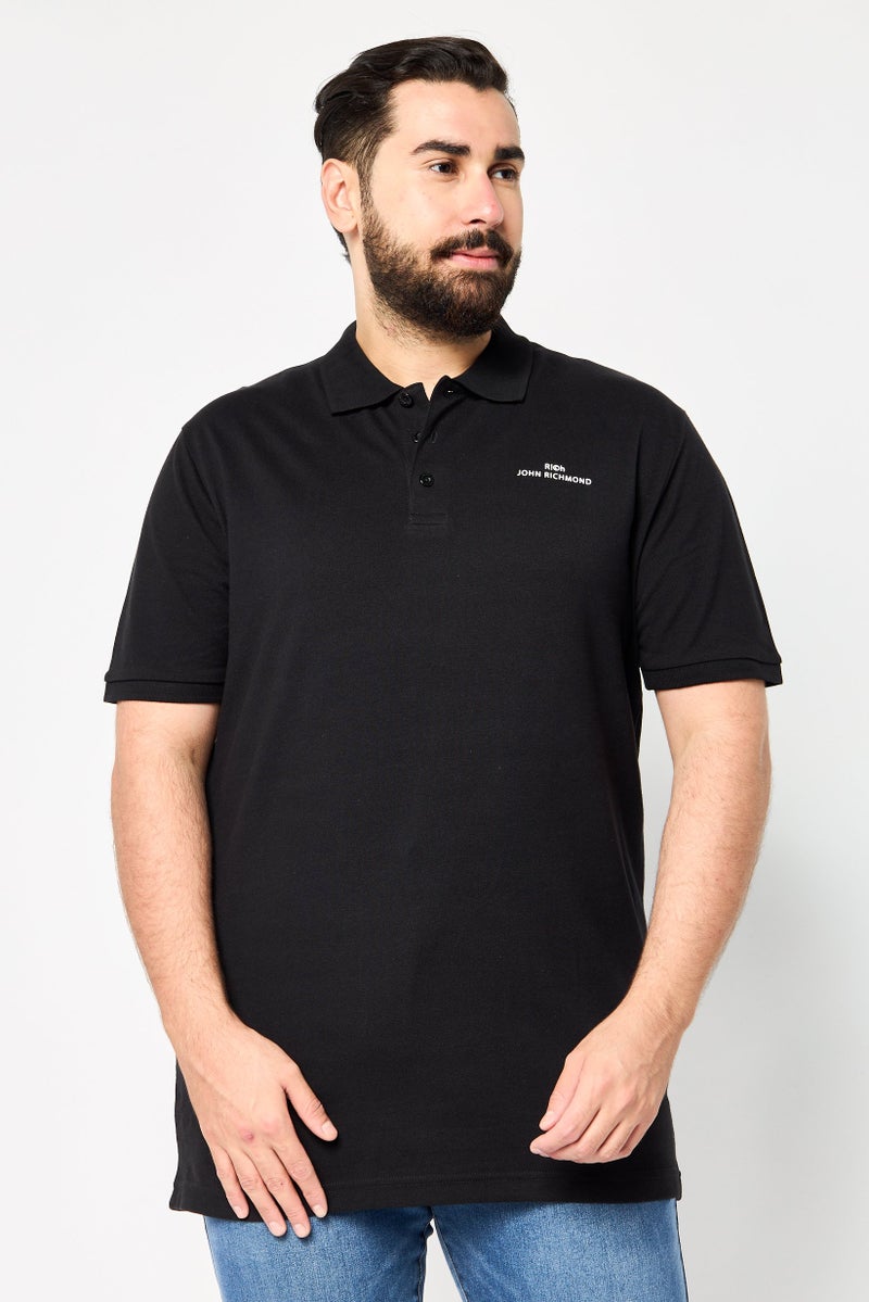 JOHN RICHMOND تي شيرت بولو قصير الأكمام للرجال بتصميم عادي مع شعار العلامة التجارية، أسود - Image 1