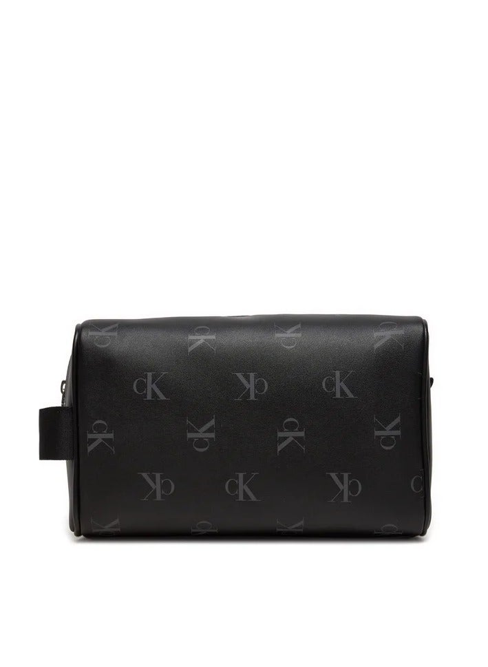 كالفن كلاين حقيبة مستحضرات التجميل AOP Dopp Kit باللون الأسود  - Image 1