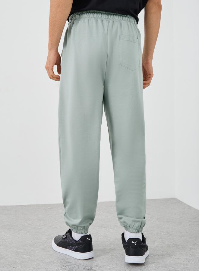 Styli Styli Textured Slogan Print Oversized Joggers  - Image 4