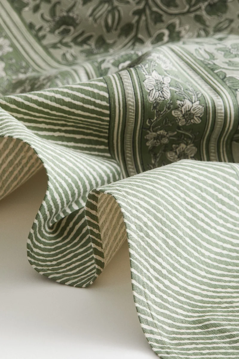 اتش اند ام مفرش طاولة من القطن المزين بنقوش